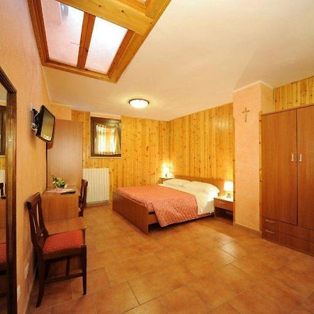 Albergo Pensione Paola Pescasseroli Esterno foto
